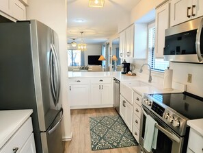 Fridge, microwave, oven, stovetop - Home in the Hills~New Listing!~Pointe Royale Resort~3 Pools/Hottub~Golf~Fishing (Branson)