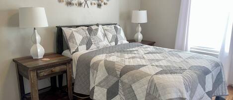 2 slaapkamers, een strijkplank/strijkijzer, gratis wifi, beddengoed