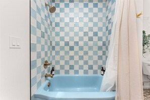 Hair dryer, towels - The Aspen is a mid-century modern upstairs unit. (Boise)