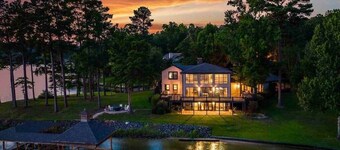 "Sunset Pointe" Exceptional Lake-front Home