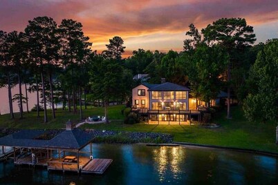 "Sunset Pointe" Exceptional Lake-front Home