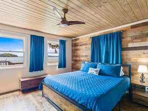 5 bedrooms, desk, iron/ironing board, free WiFi