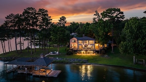 Exterior - Sunset Pointe Lakefront Wedding Estate-5BR, Private Point with Dock (Jackson's Gap)