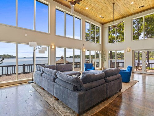 Sunset Pointe Lakefront Wedding Estate-5BR, Private Point with Dock