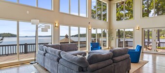 Sunset Pointe Lakefront Wedding Estate-5BR, Private Point with Dock