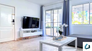 Smart TV - Nurturing Beach-front Complex Fun Pools Dine Shop (Punta Cana)