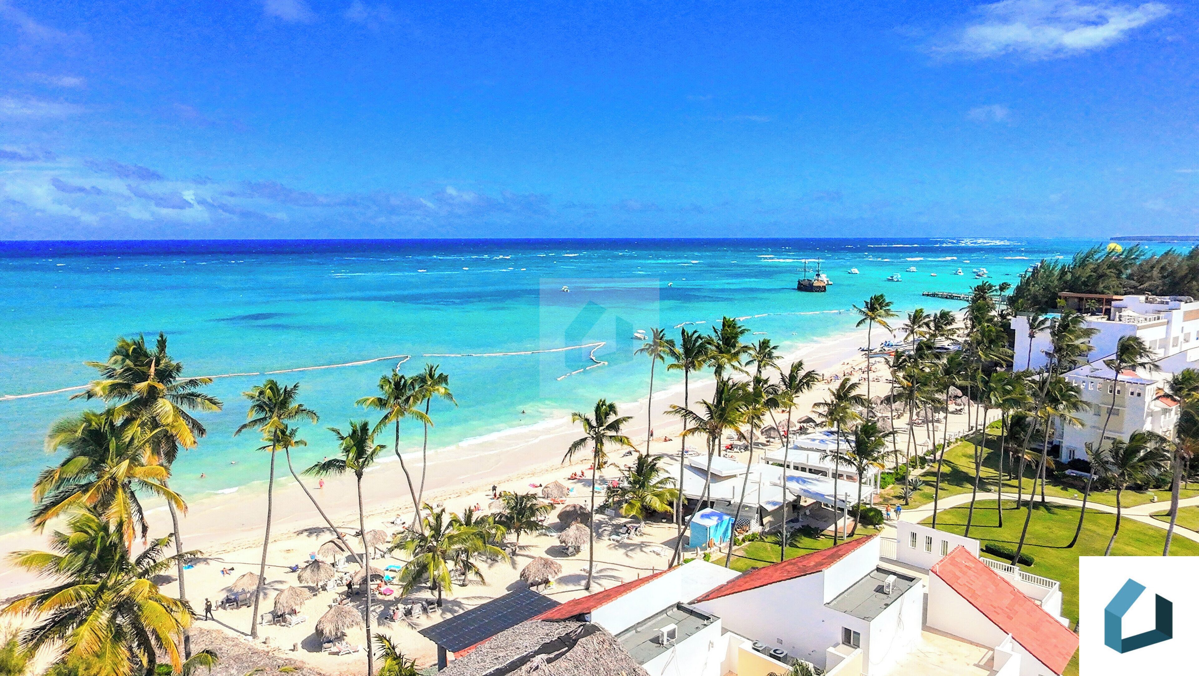 Plage, chaises longues, serviettes de plage