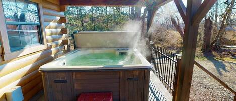 Outdoor spa tub