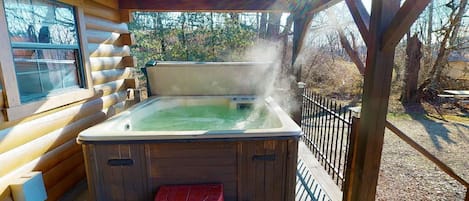 Outdoor spa tub