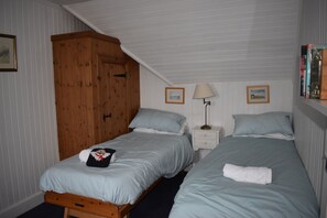 2 habitaciones, escritorio, tabla de planchar con plancha y wifi 