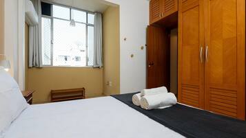 4 quartos, acesso à internet, roupa de cama
