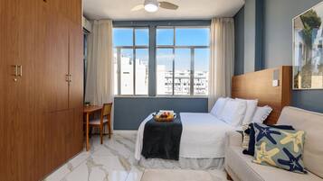 2 slaapkamers, een strijkplank/strijkijzer, internet, beddengoed