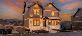 Summer Getaway+Waterpark+Mountain Views+ Indoor Pool+Theater+Hot Tub+EV Charger