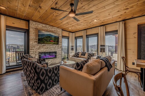 Waterpark + Mtn. Views + Indoor Pool + Theater+ Hot Tub + EV Charger