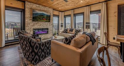 Summer Getaway+Waterpark+Mountain Views+ Indoor Pool+Theater+Hot Tub+EV Charger