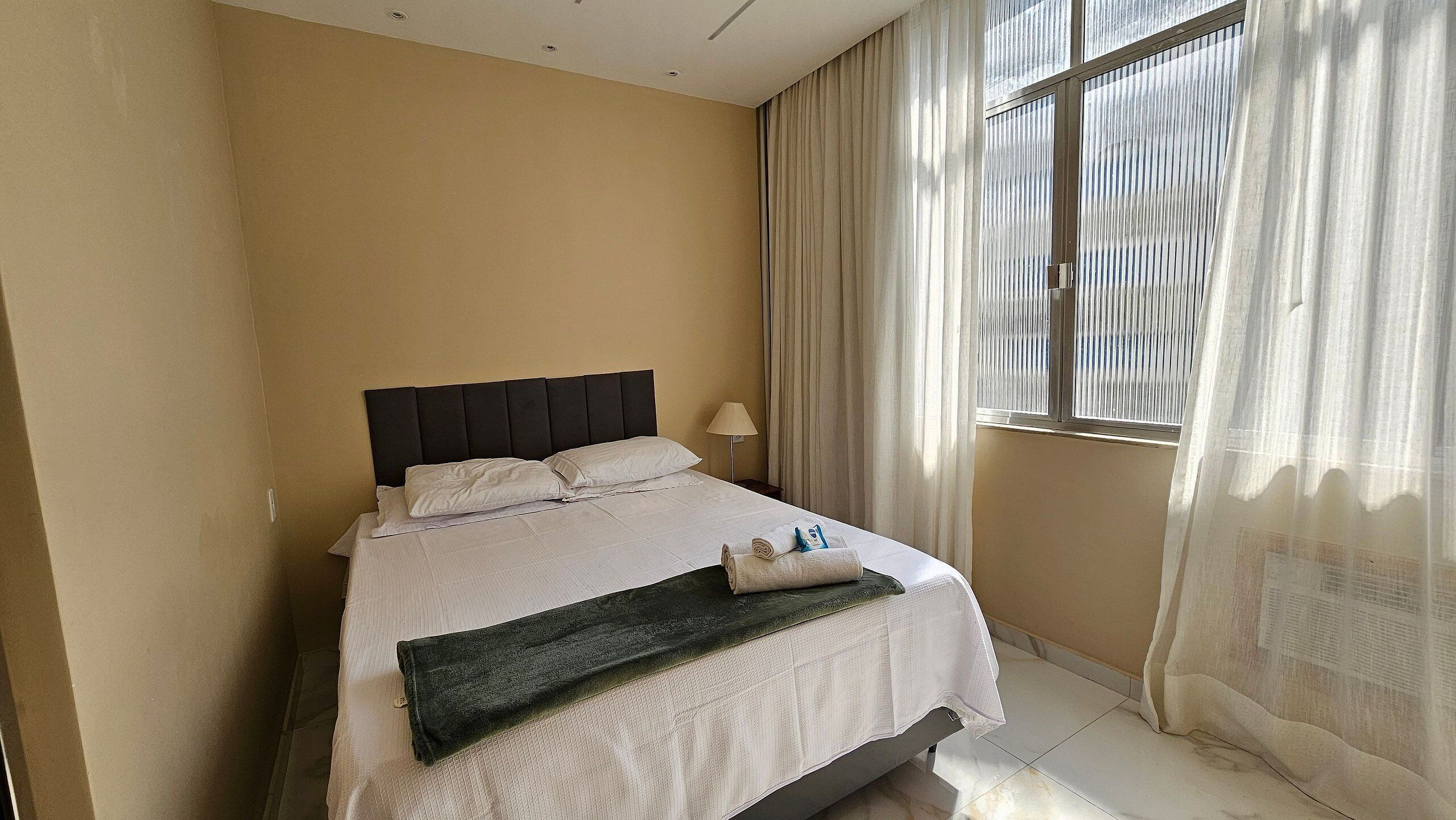 2 chambres, fer et planche à repasser, accès à Internet