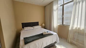 2 bedrooms, iron/ironing board, internet