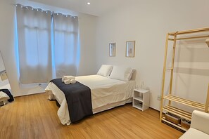 1 bedroom, iron/ironing board, Internet, bed sheets - Beach Breeze Studio 5 Mins from Copacabana Beach (Rio de Janeiro)