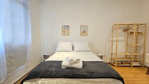 1 bedroom, iron/ironing board, Internet, bed sheets - Beach Breeze Studio 5 Mins from Copacabana Beach (Rio de Janeiro)