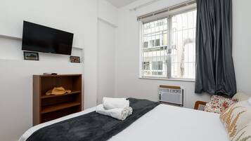 3 quartos, acesso à internet, roupa de cama