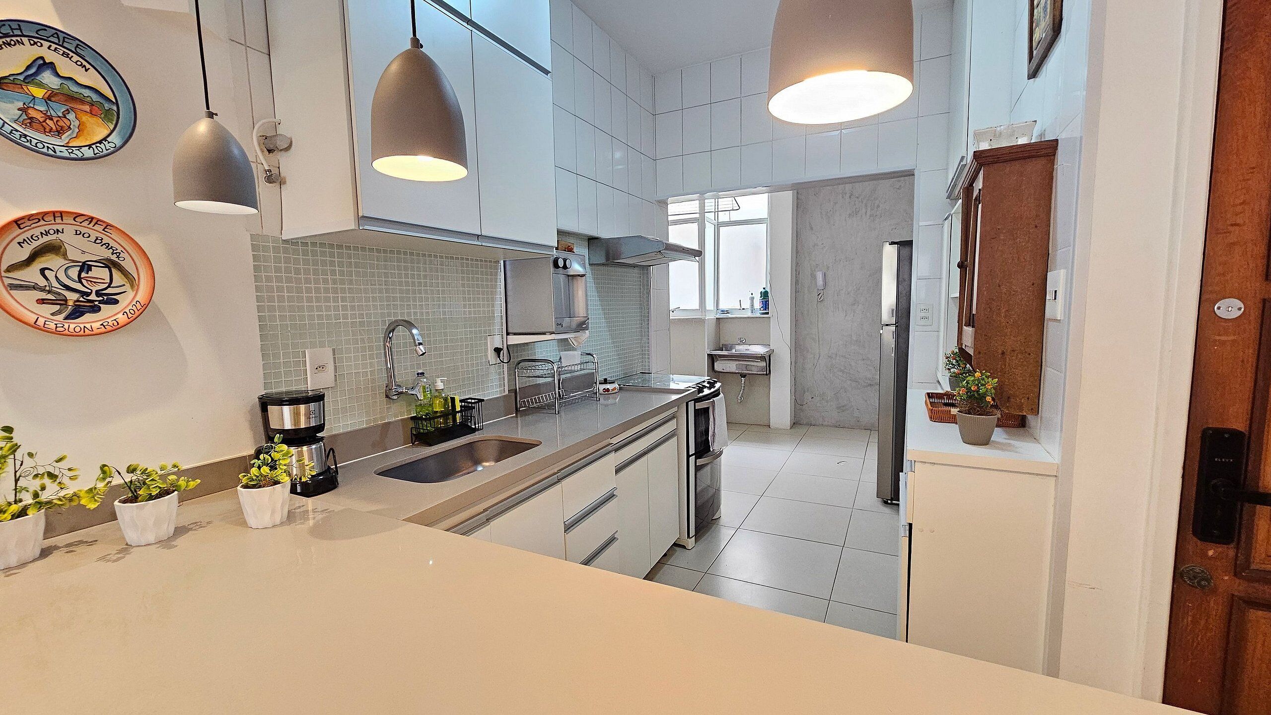 Fridge, microwave, oven, coffee/tea maker