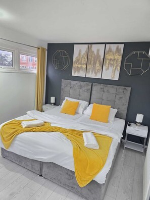 2 bedrooms, iron/ironing board, Internet, bed sheets - 2 Bed Smart Stay in Five Ways (Birmingham)