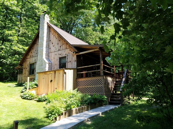 Exterior - Old Man's Haven - Cabin 2 (Logan)