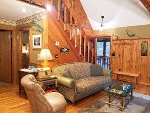 TV, fireplace, DVD player - Old Man's Haven - Cabin 2 (Logan)