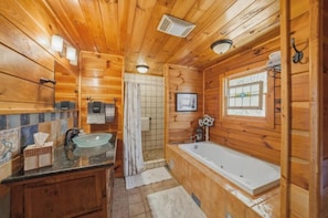 Hair dryer, towels - Mountain View Log Cabin w Hot Tub & Foosball (Bryson City)
