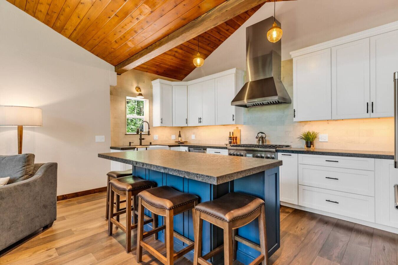 雪櫃、微波爐、焗爐、爐具