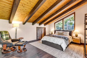 2 多间卧室、办公桌、WiFi、床单