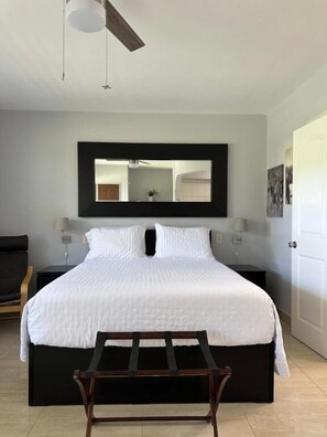 Blackout drapes, iron/ironing board, free WiFi - White Horse Motel (Lake Worth Beach)