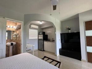 Blackout drapes, iron/ironing board, free WiFi - White Horse Motel (Lake Worth Beach)