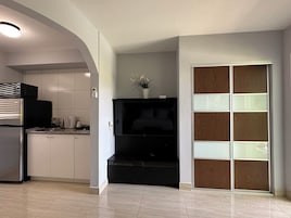 Cortinas blackout, tabla de planchar con plancha y wifi gratis