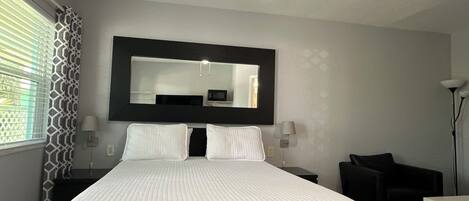 Habitación individual estándar, vista a la alberca | Cortinas blackout, tabla de planchar con plancha y wifi gratis