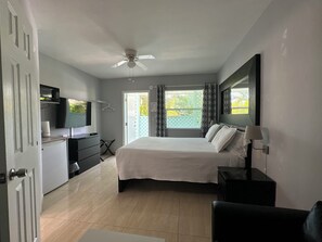 Standard-Einzelzimmer, Poolblick