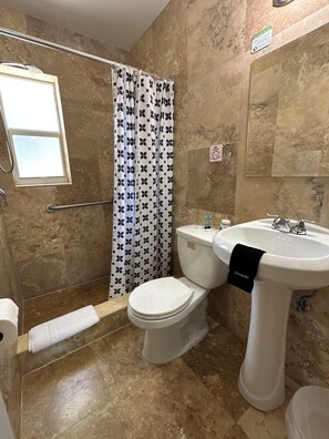 Bathroom - White Horse Motel (Lake Worth Beach)