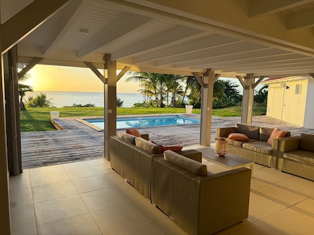 Pool. Charming seaside villa in the heart of Guadeloupe