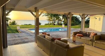 Villa de charme en bord de mer au cĆur de la Guadeloupe