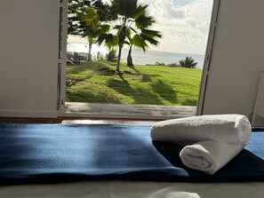 Strykjärn/strykbräda, wi-fi och sängkläder