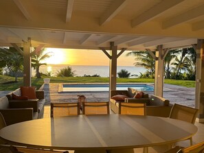 Outdoor dining - Vrbo Property (Petit-Bourg)