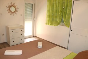 Iron/ironing board, WiFi, bed sheets - A3 comfortable apartment with terrace, garden and sea view (Barbat na Rabu)