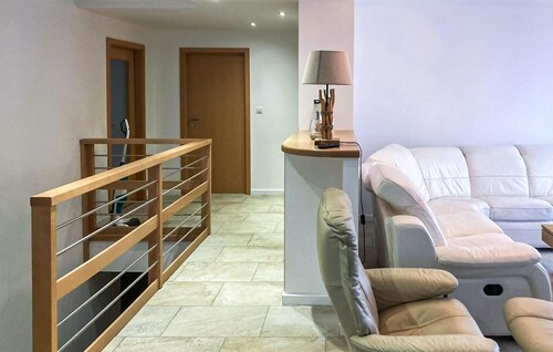 Nice home in Mutigney with WiFi