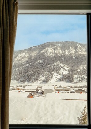 Interior - 1-bedroom cabin with views in Black Hawk perfect for a getaway (Black Hawk)