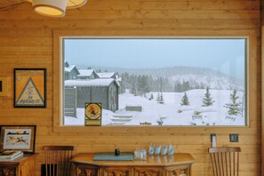 Interior - 1-bedroom cabin with views in Black Hawk perfect for a getaway (Black Hawk)