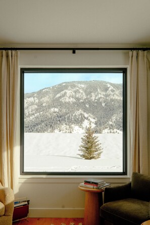 Interior - 1-bedroom cabin with views in Black Hawk perfect for a getaway (Black Hawk)