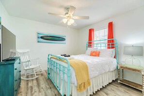 2 bedrooms, WiFi, bed sheets - Mermaid Manor - Your Siren-Song Escape in Sea Isle (Galveston)