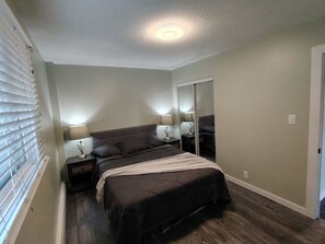 1 habitación, tabla de planchar con plancha, wifi y ropa de cama