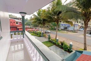 Deluxe Double Room, Balcony, Garden View | Property grounds - The Lobos (Benaulim)