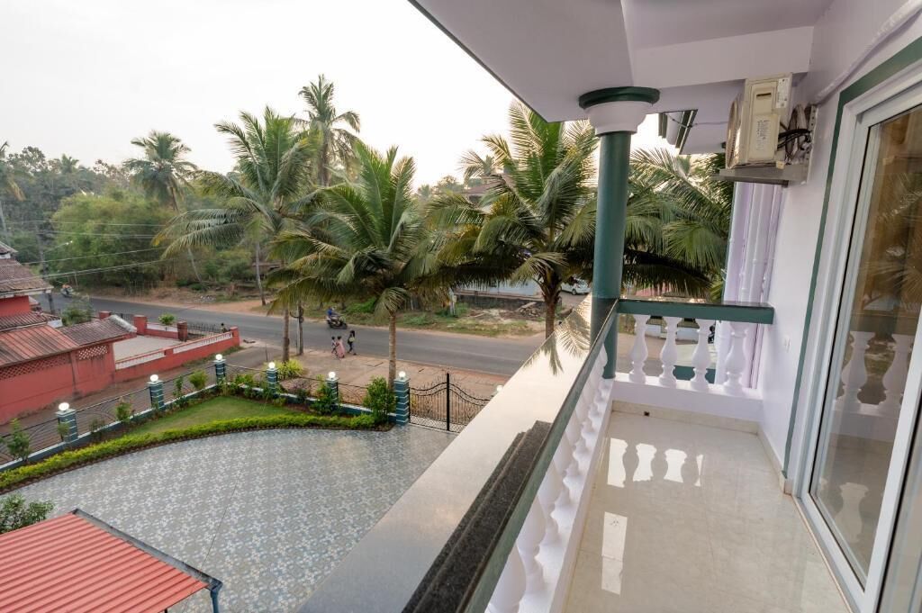 Chambre Double Deluxe, balcon, vue jardin | Enceinte de l’hébergement